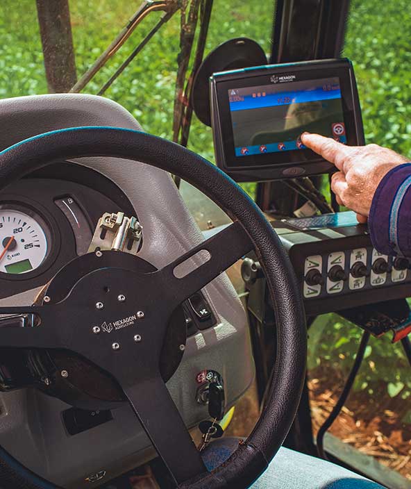 Ti7 agricultural display inside the ControlAgro distributor tractor